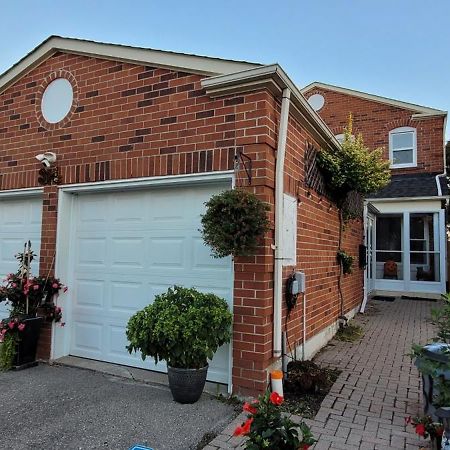 Spacious Comfy Room In Toronto Exterior photo